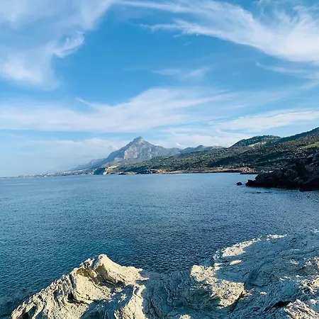 Вилла Kayalarda Denize Sifir Luks Ozel Havuzlu Guzelyali (Northern Cyprus)